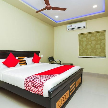 Oyo 27902 Center Point The Hotel Visakhapatnam Exterior photo